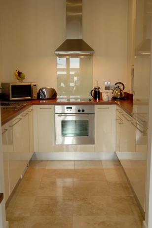 Imagen de la habitación del Hotel Premier Suites Dublin Sandyford. Foto 12