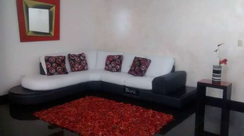 Imagen de la habitación del Hotel Premier Suites. Foto 4