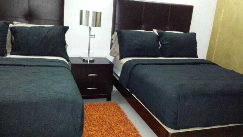 Imagen de la habitación del Hotel Premier Suites. Foto 5