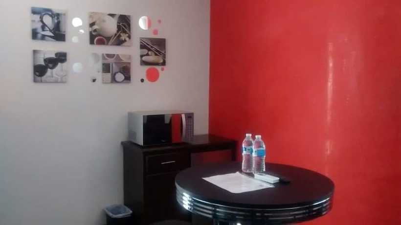 Imagen de la habitación del Hotel Premier Suites. Foto 9