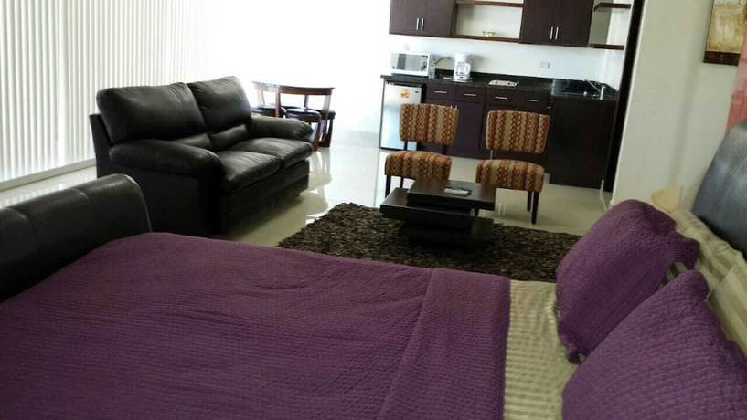 Imagen de la habitación del Hotel Premier Suites. Foto 13
