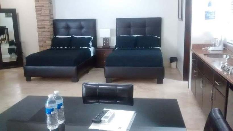 Imagen de la habitación del Hotel Premier Suites. Foto 15