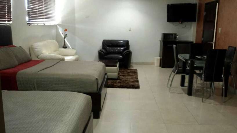 Imagen de la habitación del Hotel Premier Suites. Foto 17