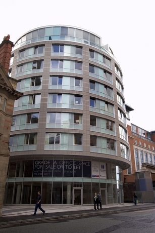 Imagen de la habitación del Hotel Premier Suites Liverpool. Foto 6