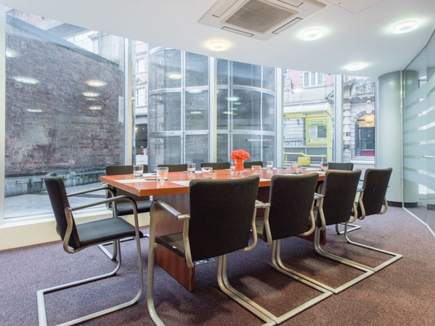 Imagen de la habitación del Hotel Premier Suites Liverpool. Foto 10