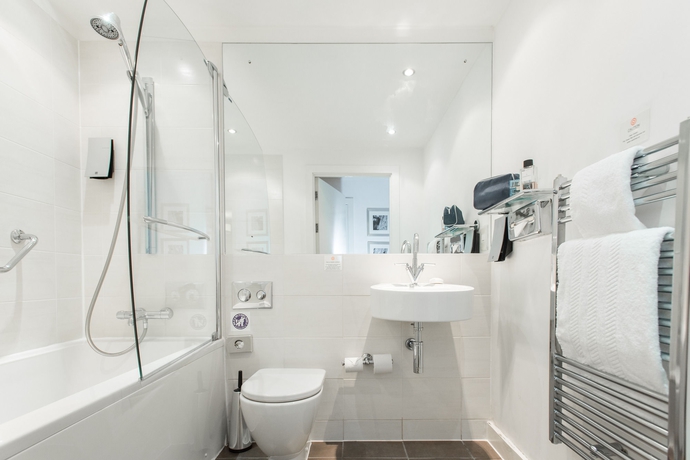 Imagen de la habitación del Hotel Premier Suites Manchester. Foto 11