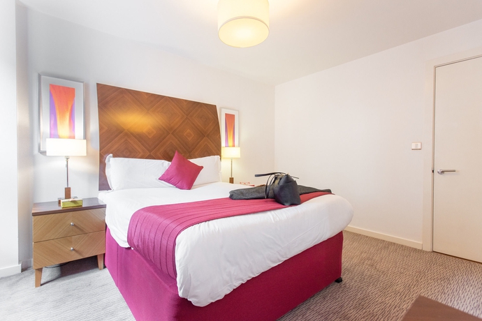Imagen de la habitación del Hotel Premier Suites Manchester. Foto 12