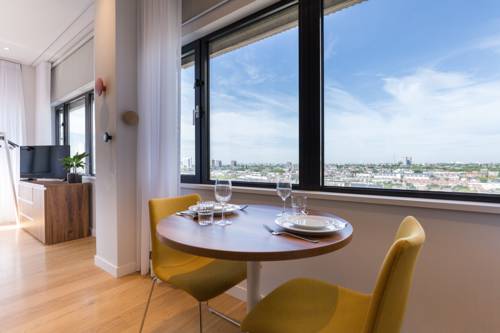Imagen de la habitación del Hotel Premier Suites Plus Rotterdam. Foto 5