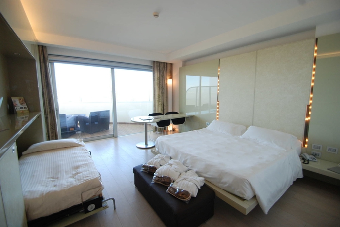 Imagen de la habitación del Hotel Premier and Suites. Foto 3