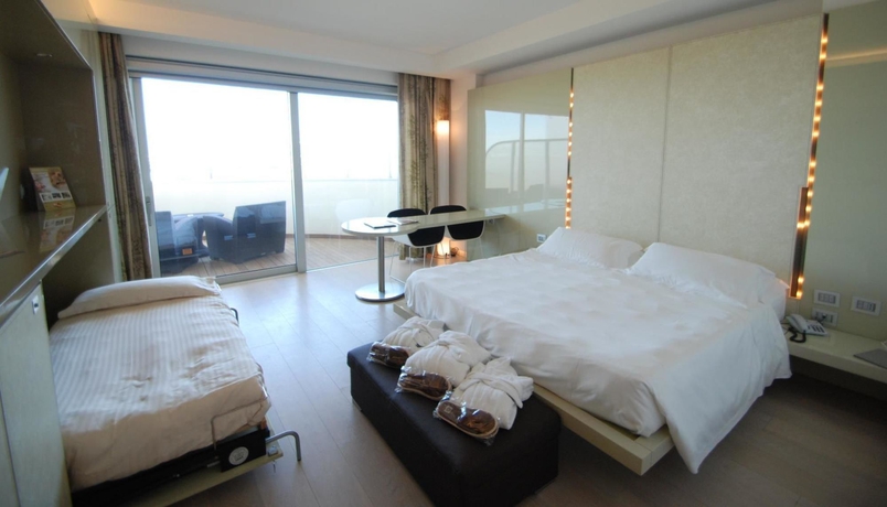 Imagen de la habitación del Hotel Premier and Suites. Foto 5
