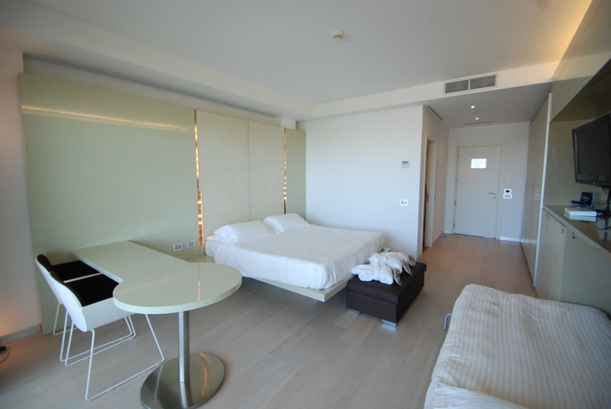 Imagen de la habitación del Hotel Premier and Suites. Foto 6