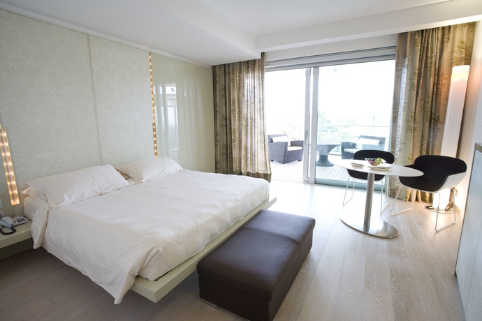 Imagen de la habitación del Hotel Premier and Suites. Foto 10