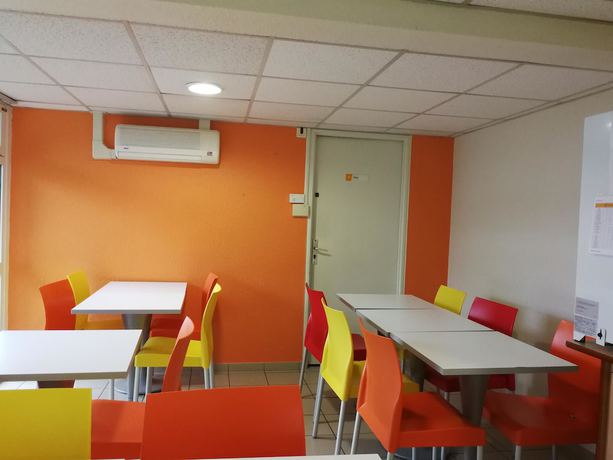 Imagen del bar/restaurante del Hotel Premiere Classe Angers Ouest - Beaucouz&eacute;. Foto 8