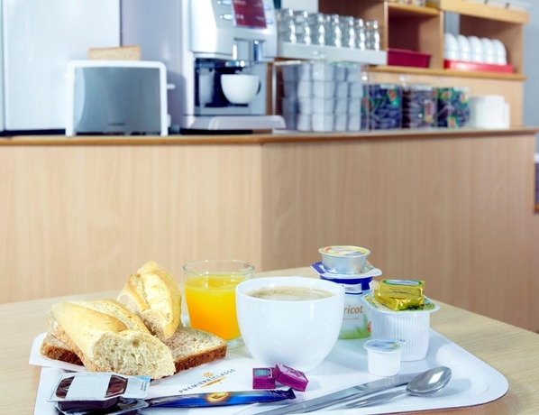 Imagen de los exteriores del Hotel Premiere Classe Angers Ouest - Beaucouz&eacute;. Foto 16