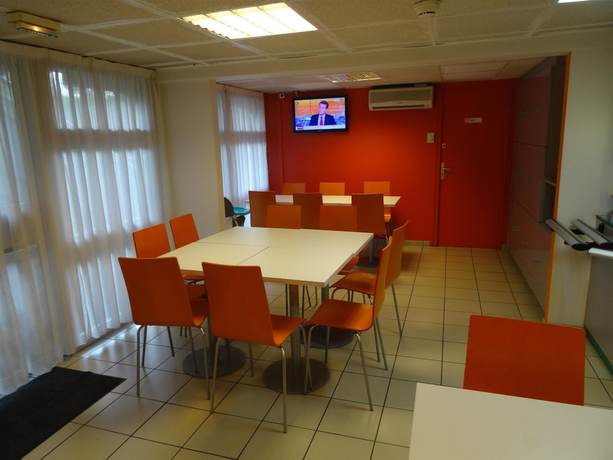 Imagen del bar/restaurante del Hotel Premiere Classe Lyon Sud - Chasse Sur Rh&ocirc;ne Vienne. Foto 2