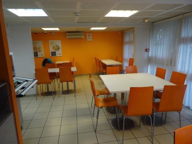 Imagen del bar/restaurante del Hotel Premiere Classe Lyon Sud - Chasse Sur Rh&ocirc;ne Vienne. Foto 3