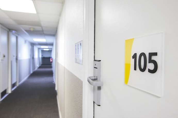Imagen de los interiores del Hotel Premiere Classe Saint Brice Sous For&ecirc;t. Foto 15