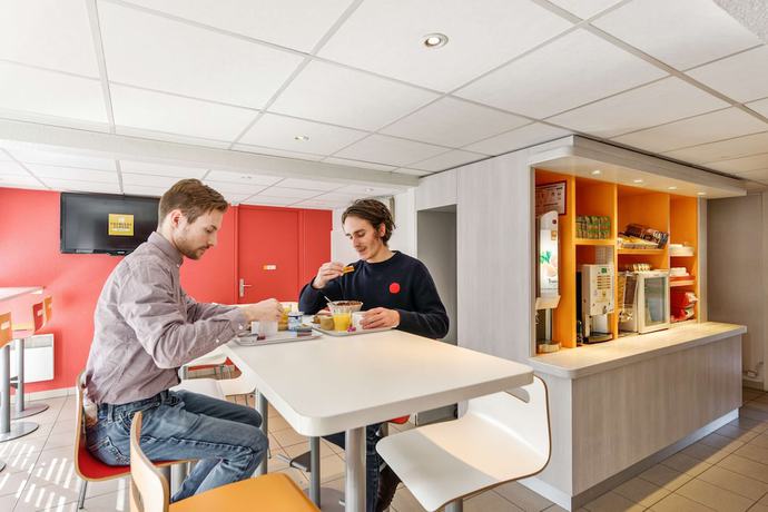 Imagen de los interiores del Hotel Premiere Classe Sete - Balaruc. Foto 17