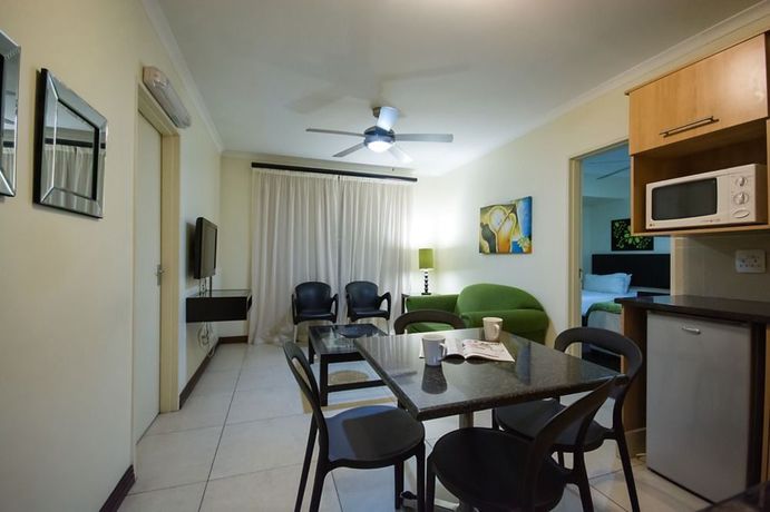 Imagen de la habitación del Hotel Premiere Classe Suites. Foto 2