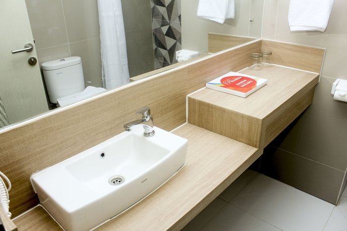 Imagen de la habitación del Hotel Premiere Tegal. Foto 11