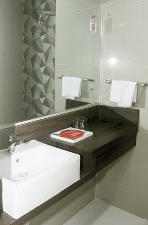 Imagen de la habitación del Hotel Premiere Tegal. Foto 14
