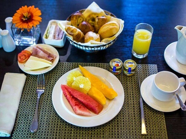 Imagen del bar/restaurante del Hotel Premium And Suites By Victoria Inn. Foto 17