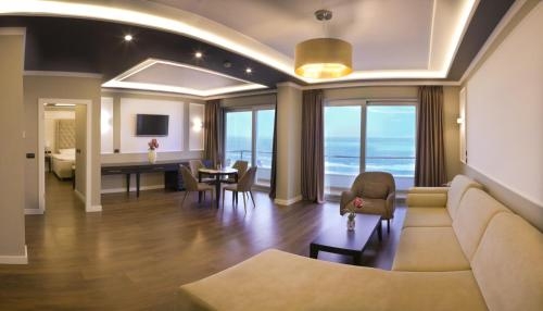 Imagen de la habitación del Hotel Premium Beach. Foto 7