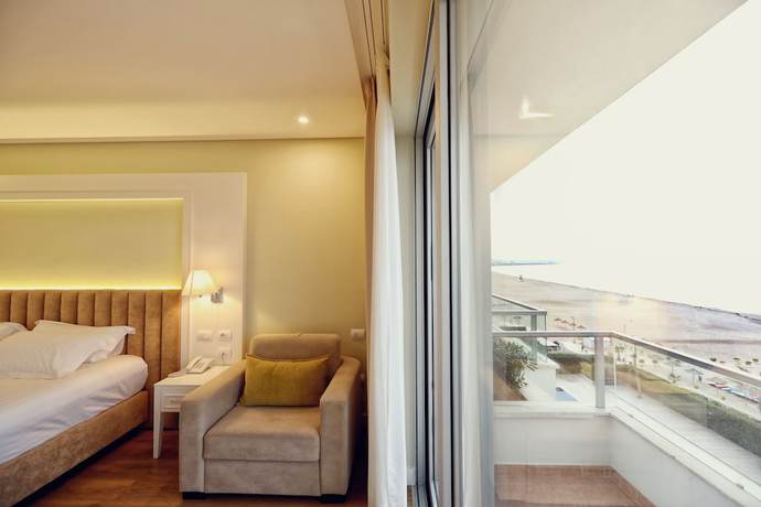 Imagen de la habitación del Hotel Premium Beach Hotel. Foto 10