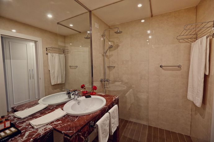 Imagen de la habitación del Hotel Premium Beach Hotel. Foto 15