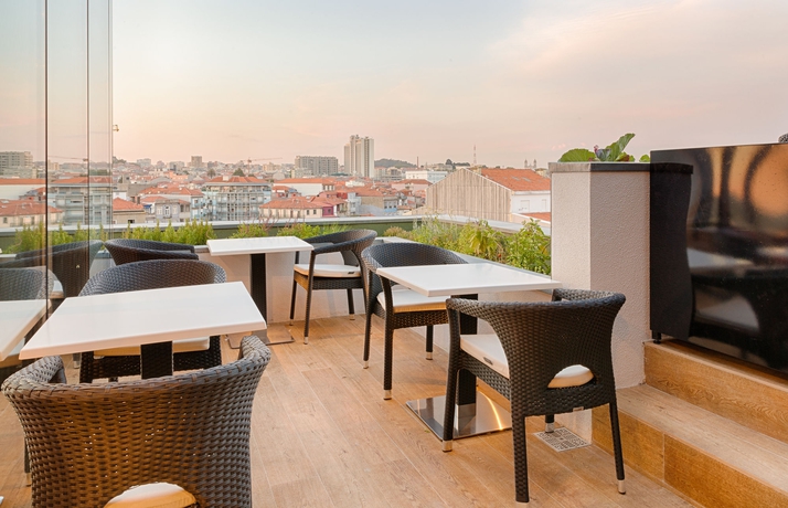Imagen del bar/restaurante del Hotel Premium Porto Downtown. Foto 1