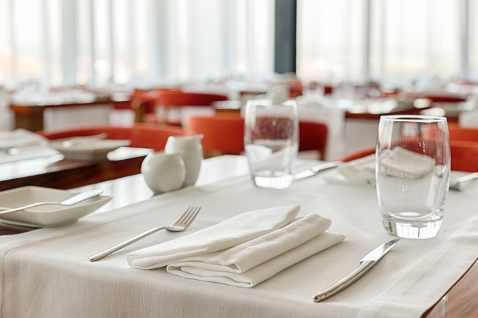 Imagen del bar/restaurante del Hotel Premium Porto Downtown. Foto 2