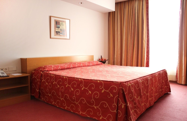 Imagen de la habitación del Hotel Premium Porto Maia. Foto 7