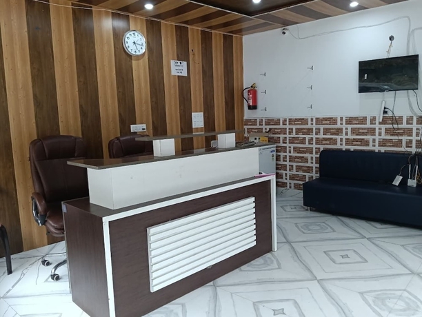 Imagen de los interiores del Hotel Premji And Restaurant. Foto 16