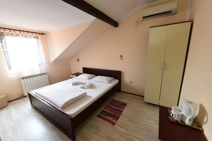 Imagen general del Hotel Prenociste Stojic Novi Sad. Foto 1
