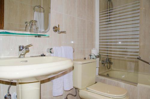 Imagen de la habitación del Hotel Presa. Foto 17