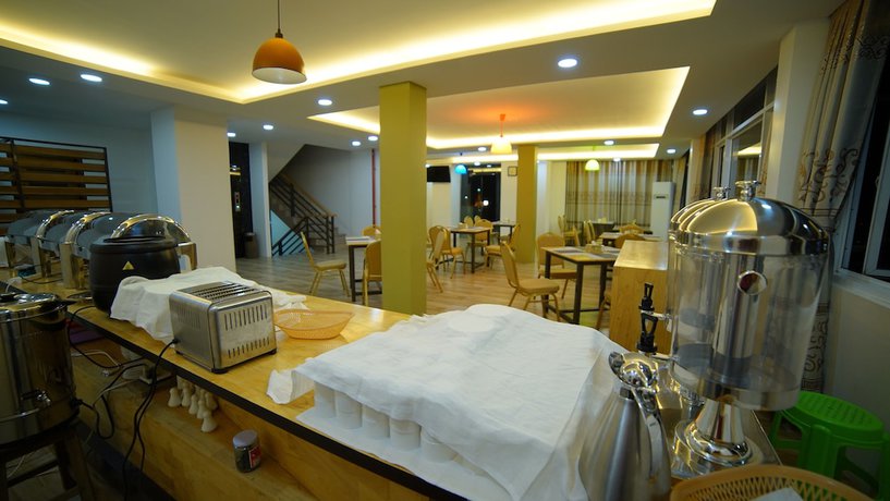 Imagen del bar/restaurante del Hotel Present. Foto 9