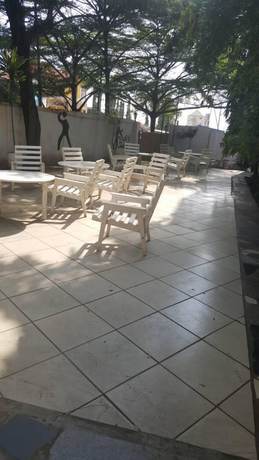 Imagen de los exteriores del Hotel President, Accra. Foto 16