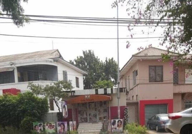 Imagen de los exteriores del Hotel President, Accra. Foto 17
