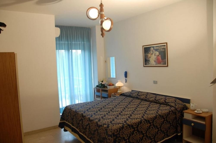 Imagen de la habitación del Hotel President, Acquaviva Picena. Foto 7