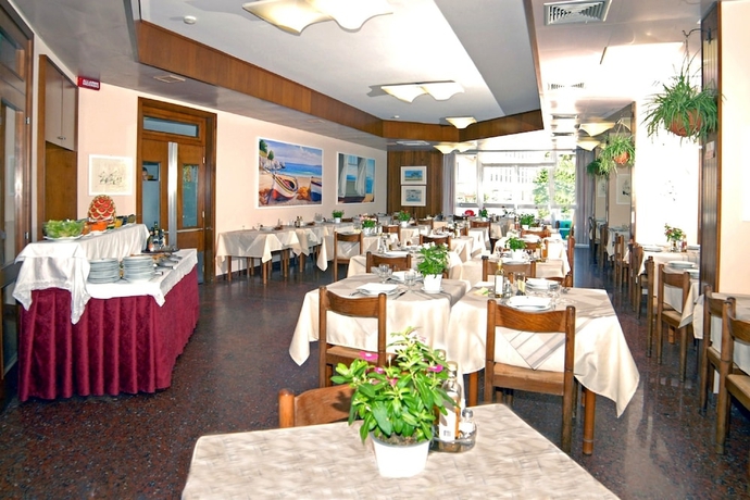 Imagen del bar/restaurante del Hotel President, Acquaviva Picena. Foto 4