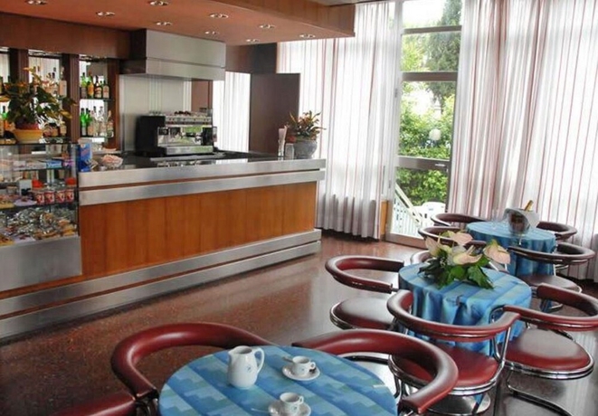 Imagen del bar/restaurante del Hotel President, Acquaviva Picena. Foto 6