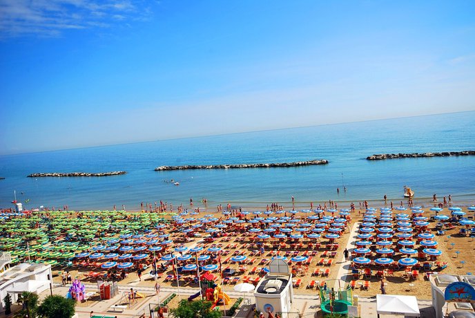 Imagen de los exteriores del Hotel President, Bellaria-Igea Marina. Foto 14