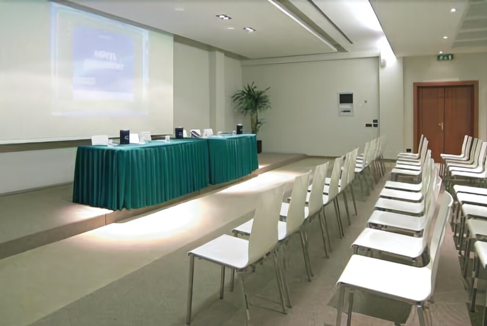 Imagen de los interiores del Hotel President, Correggio. Foto 13
