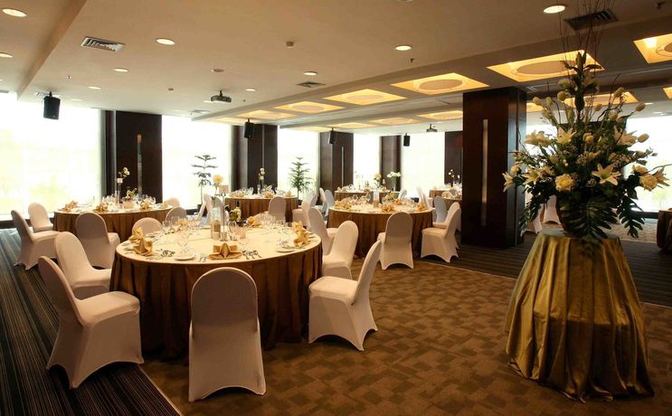 Imagen del bar/restaurante del Hotel President Executive Club, Cikarang. Foto 3
