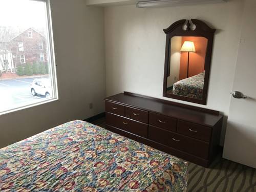 Imagen de la habitación del Hotel President Inn & Suites. Foto 16