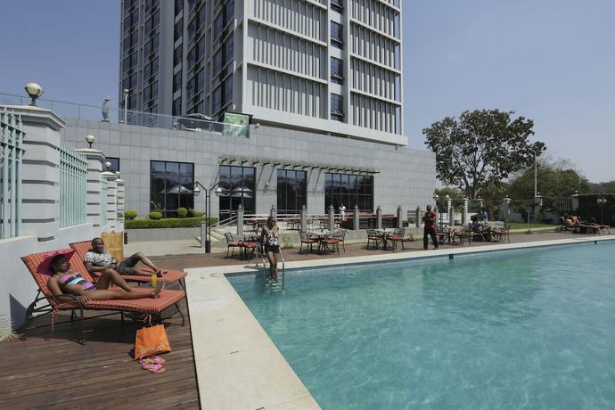 Imagen de la piscina del Hotel President, Lilongwe. Foto 20