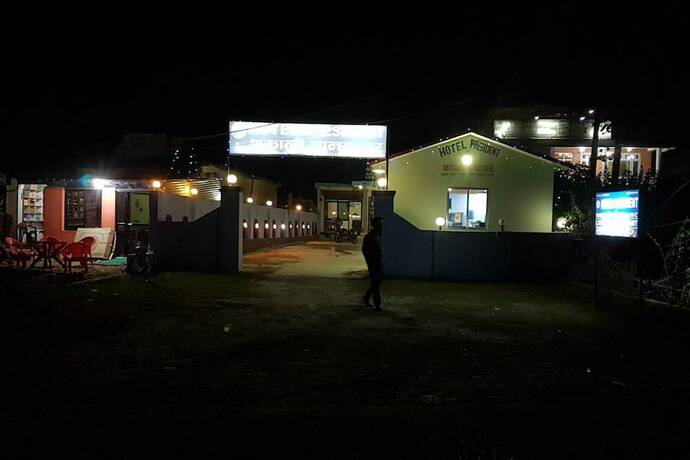 Imagen general del Hotel President, Lumbini, ciudad. Foto 1