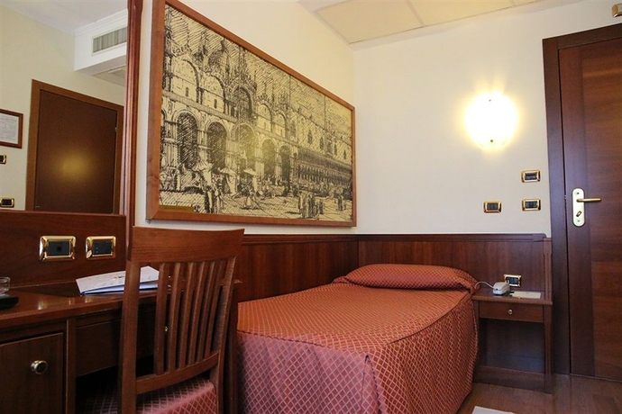 Imagen de la habitación del Hotel President, Mestre. Foto 6