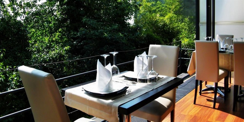 Imagen del bar/restaurante del Hotel President Pantovcak. Foto 2