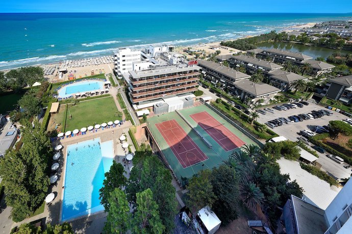 Imagen general del Hotel President, Silvi. Foto 1